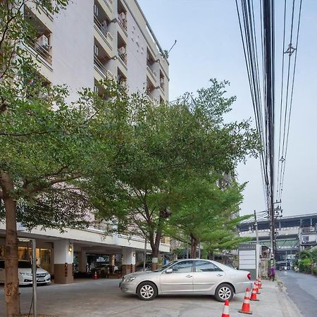 Отель Gems Park Don Mueang Airport And Bts Бангкок Экстерьер фото