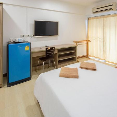 Отель Gems Park Don Mueang Airport And Bts Бангкок Экстерьер фото