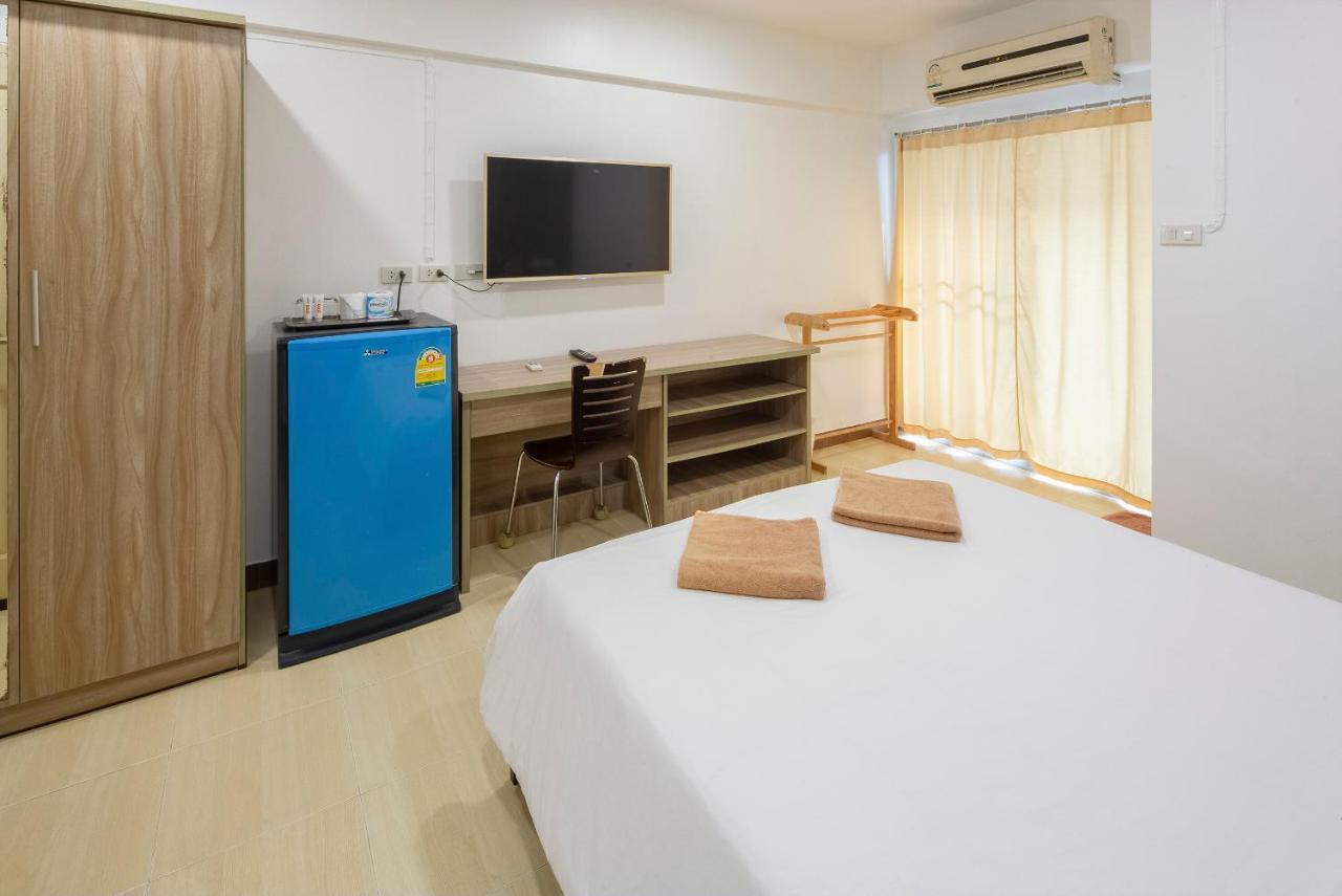 Отель Gems Park Don Mueang Airport And Bts Бангкок Экстерьер фото