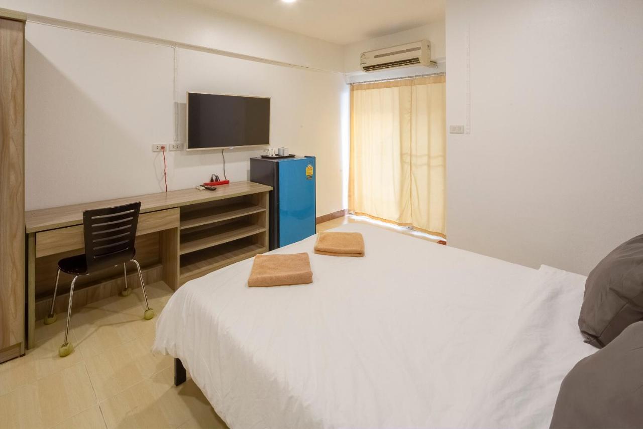 Отель Gems Park Don Mueang Airport And Bts Бангкок Экстерьер фото