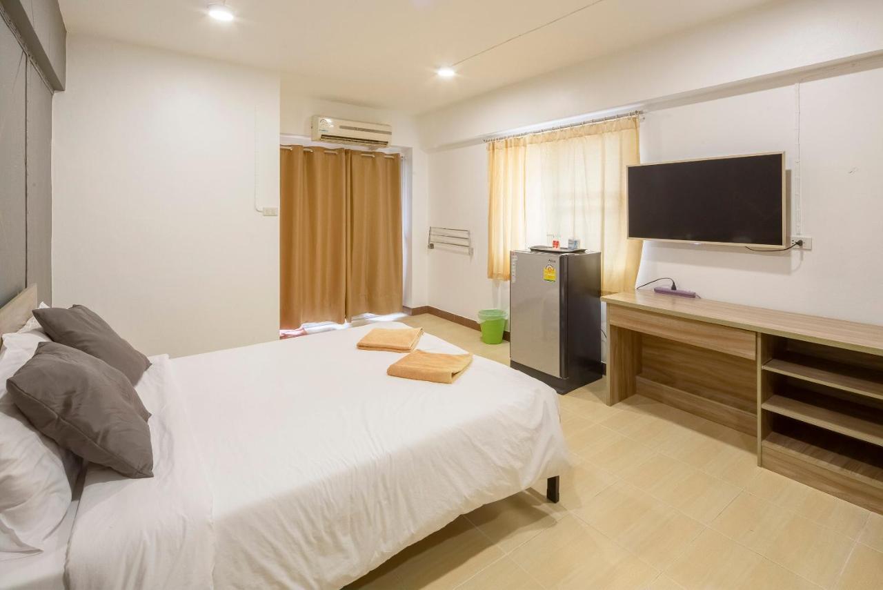 Отель Gems Park Don Mueang Airport And Bts Бангкок Экстерьер фото