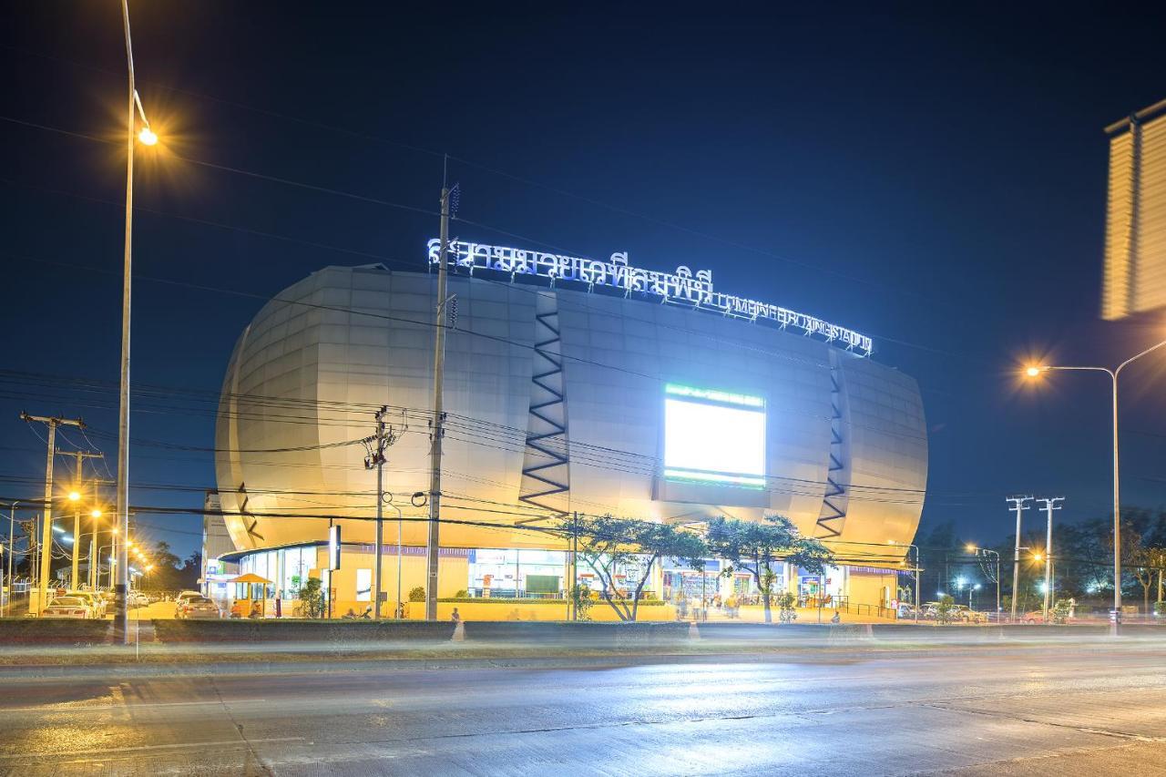 Отель Gems Park Don Mueang Airport And Bts Бангкок Экстерьер фото