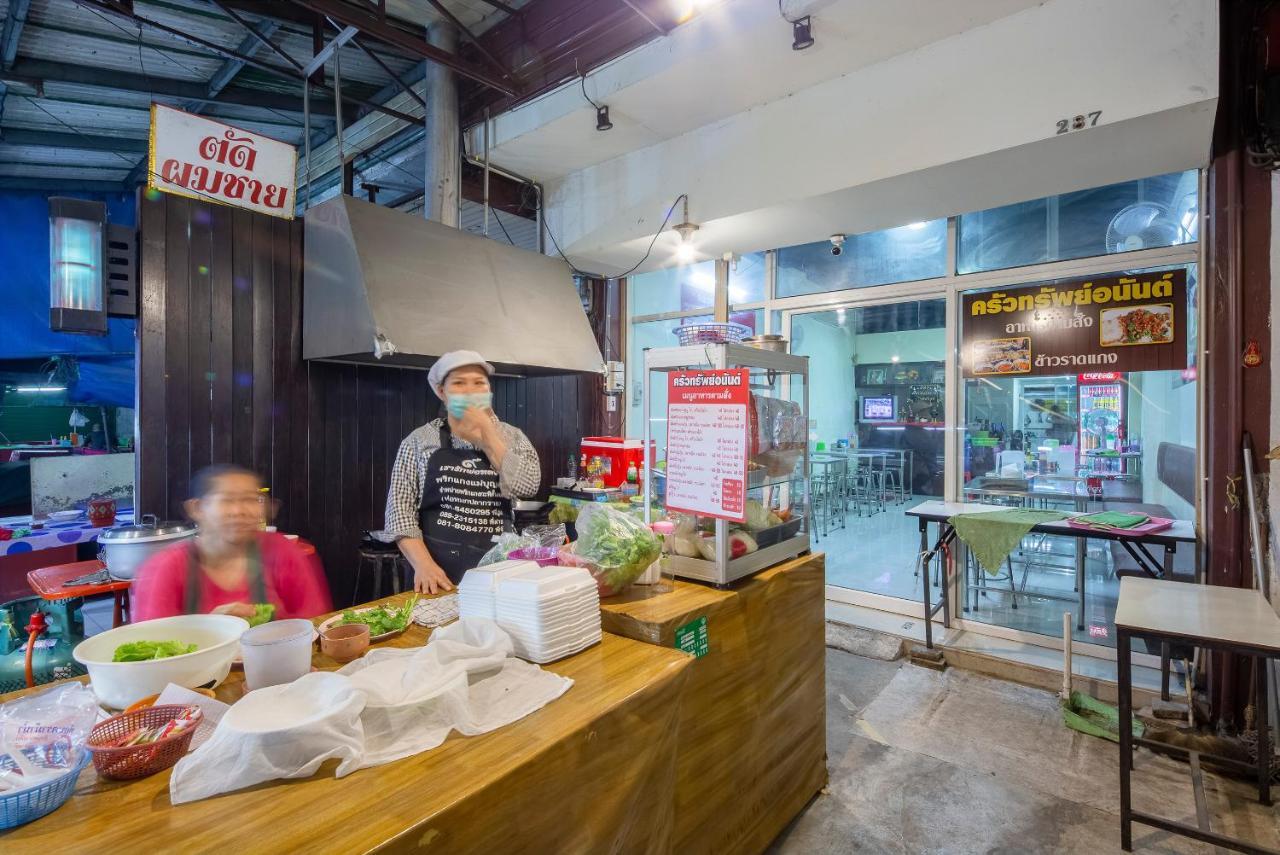 Отель Gems Park Don Mueang Airport And Bts Бангкок Экстерьер фото