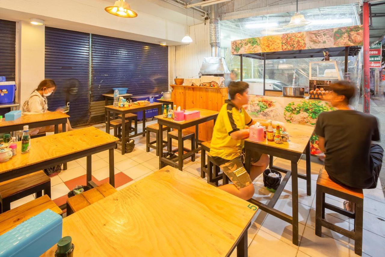 Отель Gems Park Don Mueang Airport And Bts Бангкок Экстерьер фото